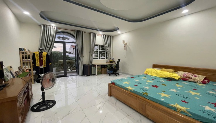 Nhà đẹp lung linh 3 tầng,84.5 m2, nhà mới. Hẻm Xe tải né nhau, thông các đường, gần Bệnh viện, Quốc lộ, Ô tô ngủ sân chỉ có 6,5 tỷ, Quận 12, TTH 21